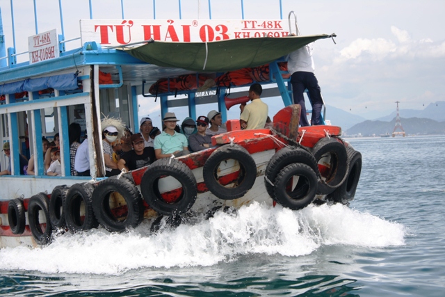 Vietnam welcomes nearly 6 85 million foreigners in 2012
