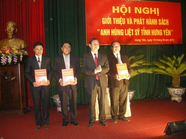 Ra mắt cuốn sách “Anh hùng liệt sỹ tỉnh Hưng Yên”