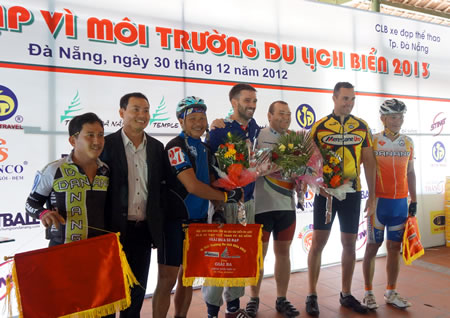 Giải đua xe đạp “Vì môi trường du lịch biển năm 2013” tại Đà Nẵng