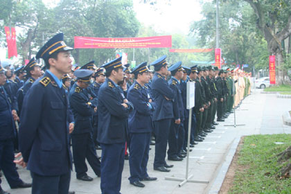 Hà Nội ra quân cao điểm đảm bảo trật tự an toàn giao thông phục vụ Tết và mùa lễ hội 2013