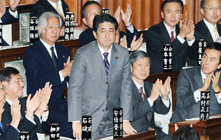 Le nouveau cabinet japonais prête serment