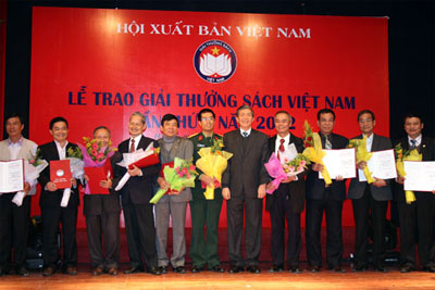 Over 90 literary works honoured at Vietnam Book Awards 2012