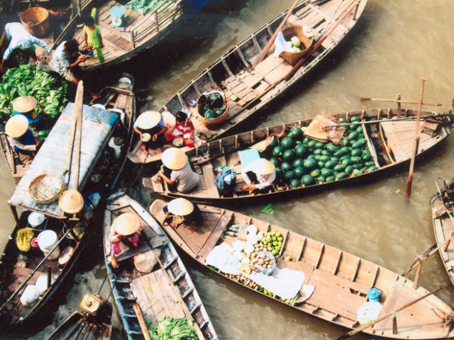 Marchés flottants du Nam Bô occidental