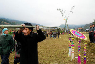 左万“Roóng Poọc”节正式开幕