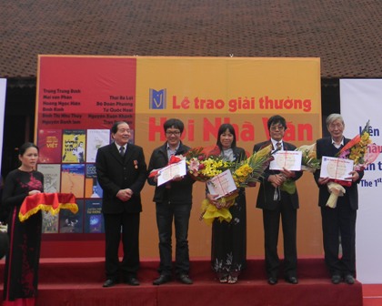 Trao tặng Giải thưởng Hội Nhà văn Việt Nam năm 2010 và 2011