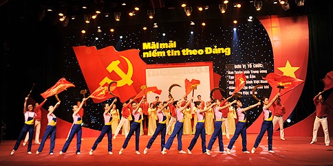 《一心永远跟党走》歌舞文艺晚会精彩上演