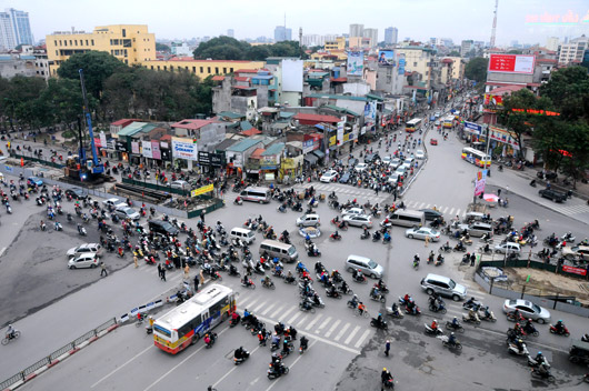Giao thông Hà Nội những ngày đầu đổi giờ học, giờ làm