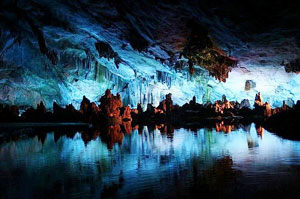 Laos newspaper hails “underground heaven” in Vietnam