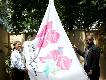 Hoisting London Olympic flag in Ho Chi Minh City