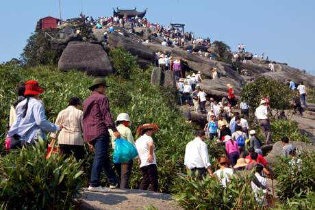 Quang Ninh Ouverture de la fête du printemps de Yên Tu