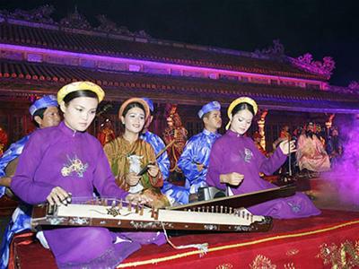 Nhã nhạc Huế đến rộng rãi với khách du lịch