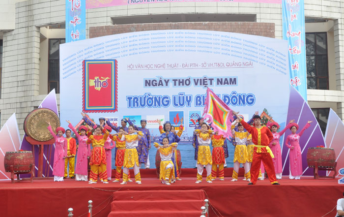 Quảng Ngãi Ngày thơ Việt Nam với chủ đề “Trường lũy biển Đông”
