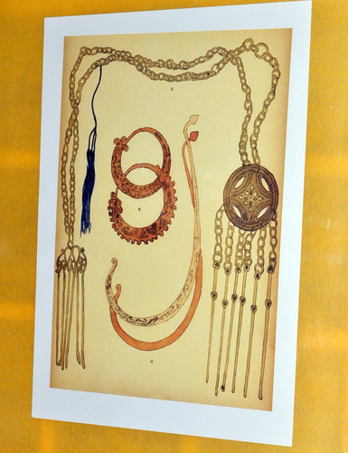Costumes and jewelry of 20th century Vietnamese women