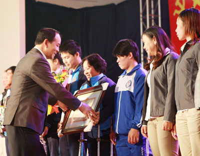 越南体育最佳运动员和教练员表彰仪式在河内举行