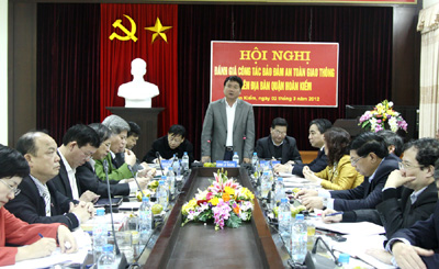 Quận Hoàn Kiếm Triển khai quyết liệt, đồng bộ các biện pháp đảm bảo trật tự an toàn giao thông