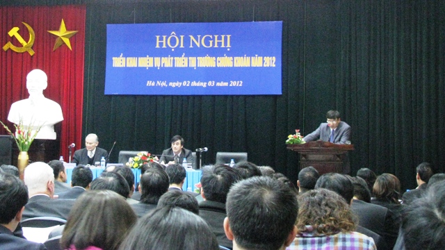 Triển khai nhiệm vụ phát triển thị trường chứng khoán năm 2012
