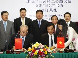 Vietnam, China ink deal on Bac Luan 2 bridge