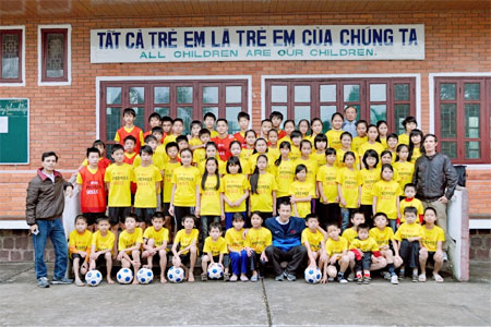 Premier League assists Vietnam in bringing football to communities