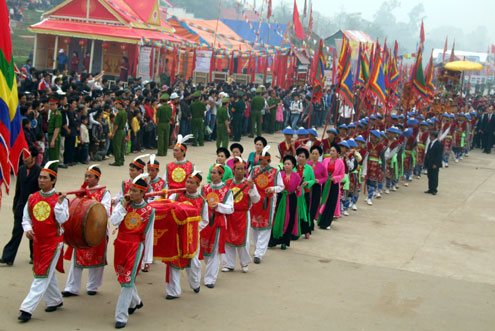 “雄王祖忌日——雄王庙会”隆重开幕