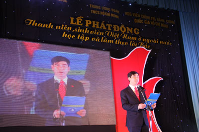 Thanh niên, sinh viên Việt Nam ở ngoài nước học tập và làm theo lời Bác