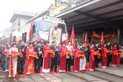 Đoàn tàu tuyên truyền hưởng ứng Năm An toàn giao thông quốc gia