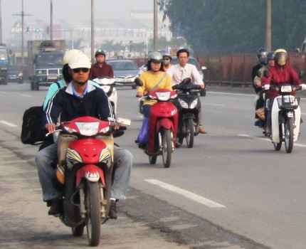 Thu phí ô tô, xe máy Cần lắng nghe tâm tư, nguyện vọng của dân