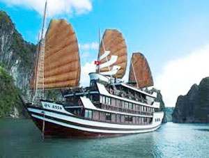 Ha Long tourist boats receive GPS systems