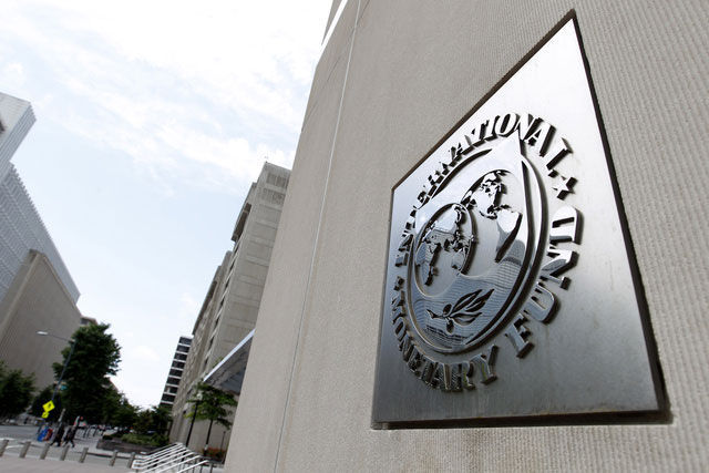 Le FMI relève ses prévisions de croissance mondiale