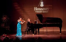 世界著名小提琴家莎拉•张即将赴越表演