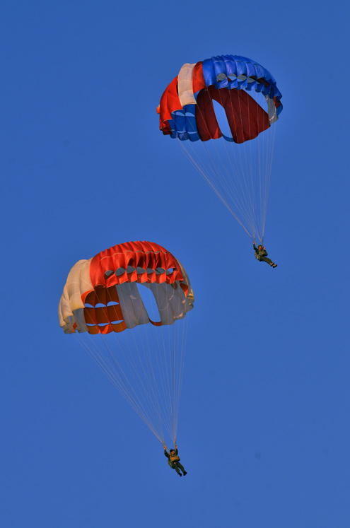 Da Nang hosts international paramotor race