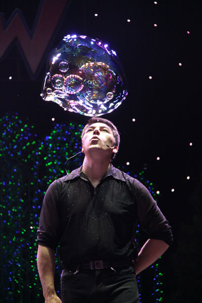 泡泡艺术家Fan Yang征服首都儿童