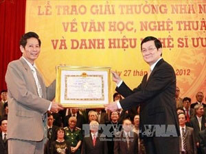 越南国家主席张晋创颁发国家文学艺术奖