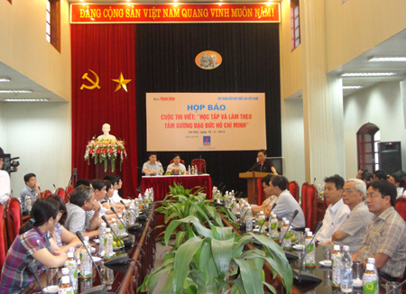 Hơn 700 tác phẩm tham gia cuộc thi viết về “Học tập và làm theo tấm gương đạo đức Hồ Chí Minh”