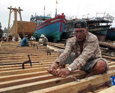 Nhân Tuần lễ Biển và Hải đảo Việt Nam 2012 Ngư dân đầu tư đóng tàu công suất lớn vươn khơi xa