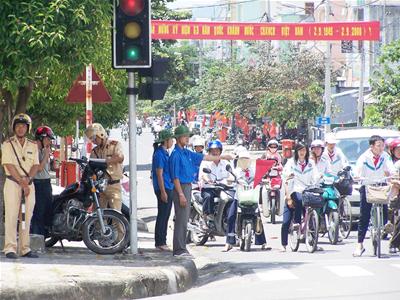 Công khai danh sách các tổ chức, cá nhân có hành vi vi phạm trật tự an toàn giao thông