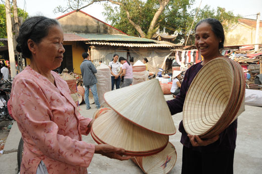 Chợ nón làng Chuông