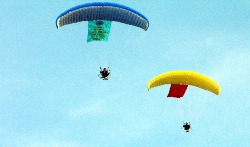 Dà Nang concours international de parachute ascensionnel