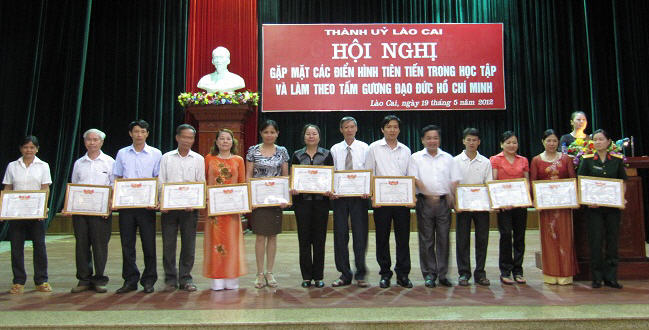 Lào Cai Phát huy vai trò đi đầu, gương mẫu của cán bộ lãnh đạo chủ chốt các cấp