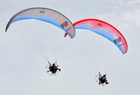DIPR les paramoteurs ont volé dans la magie du soleil