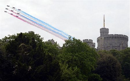Britain s Queen Elizabeth marks 60 years on throne