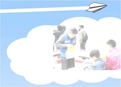 A Workshop on Origami airplanes to open in Hanoi