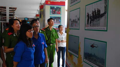 Photo exhibition on Vietnam People’s Police opens