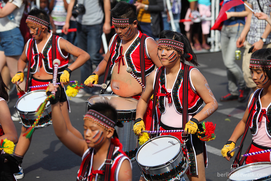 Berlin carnival parade draws 700,000