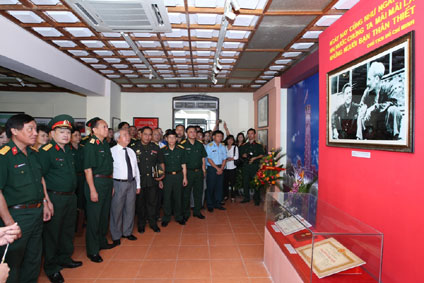 Exhibition on Vietnamese-Cambodian cooperation opens