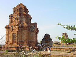 Cham art performances in Binh Thuan province every weekend to serve tourists