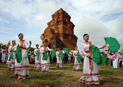 占族艺术表演将在Po Sah Inu塔遗产区举行