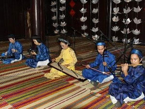 第一届越南各民族传统乐器联欢会在顺化市举行