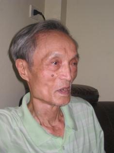 Le soldat-journaliste Nguyên Khac Tiêp et le vieux conte de Muong Phang