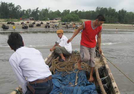 Huyện Quảng Xương Thanh Hóa  Kiên quyết xử lý nạn khai thác tận diệt thuỷ sản tại vùng bãi ngang