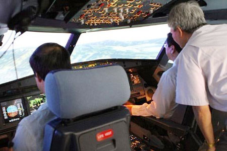 Vietnam Airlines opens flight simulator cockpit